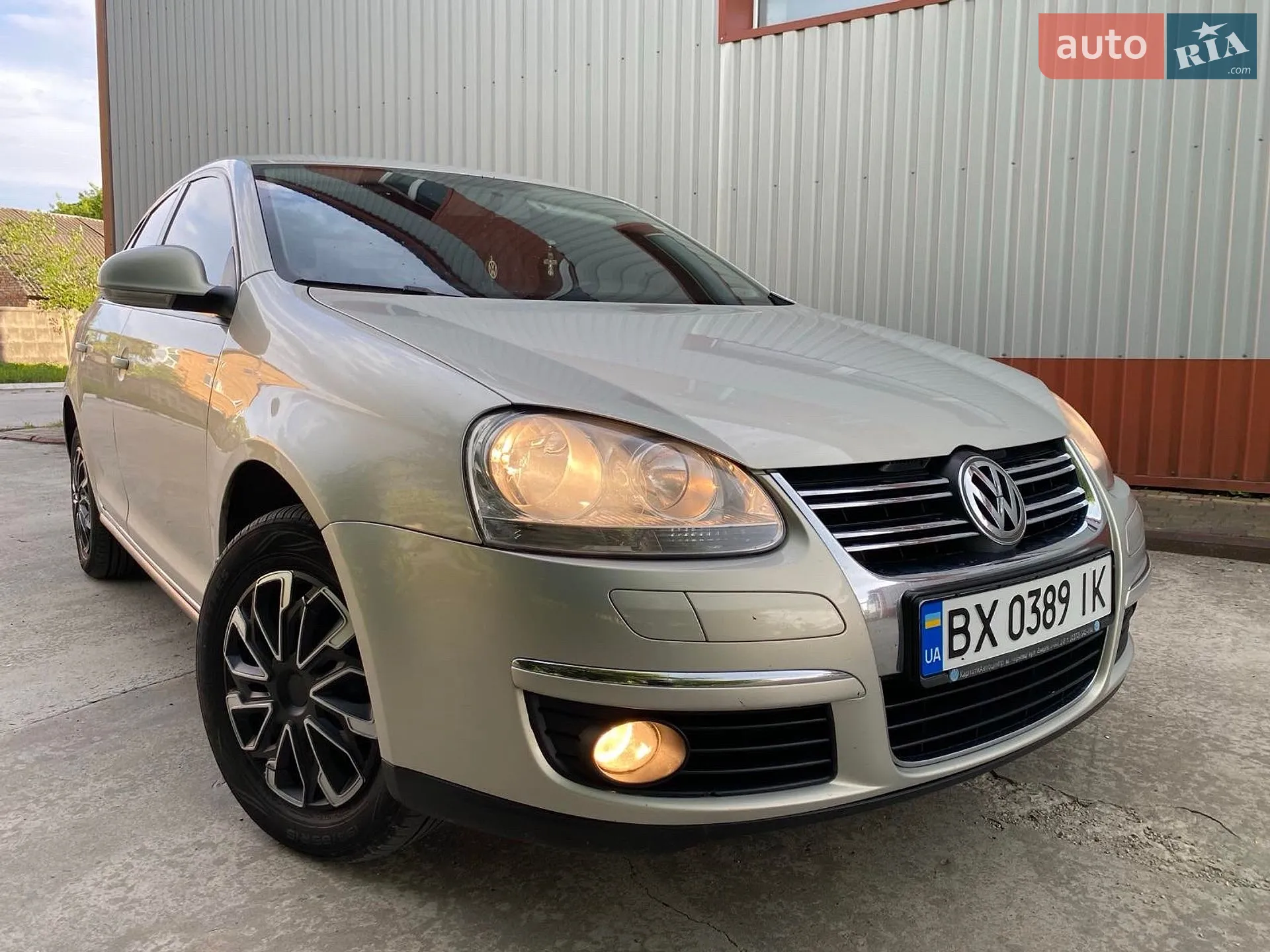 2010 Volkswagen Jetta - фото 1