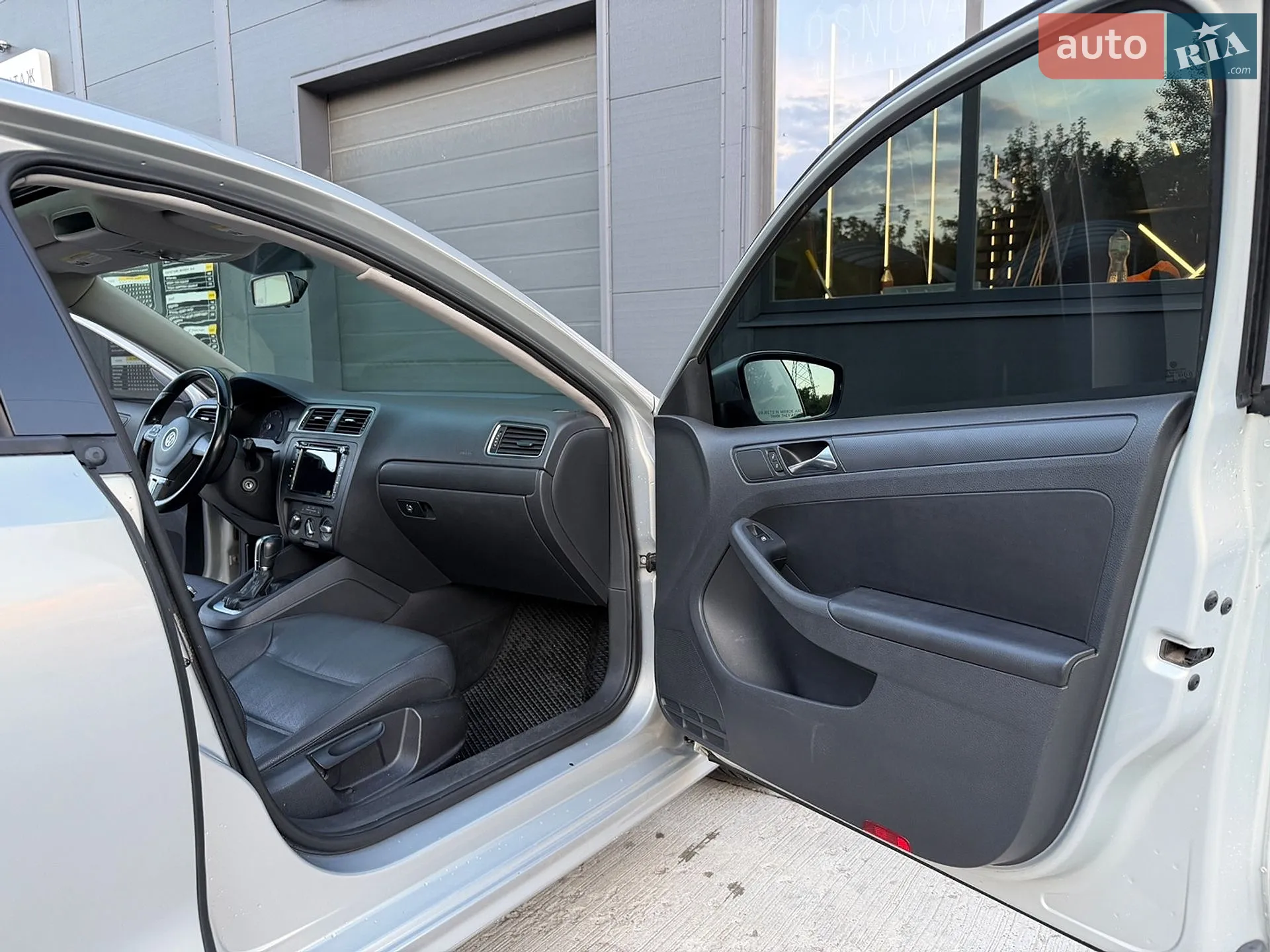 2010 Volkswagen Jetta - мініатюра 24