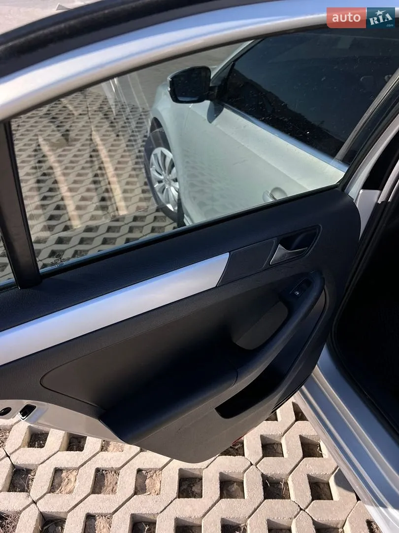 2011 Volkswagen Jetta - мініатюра 32
