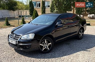 Седан Volkswagen Jetta 2006 в Ужгороде