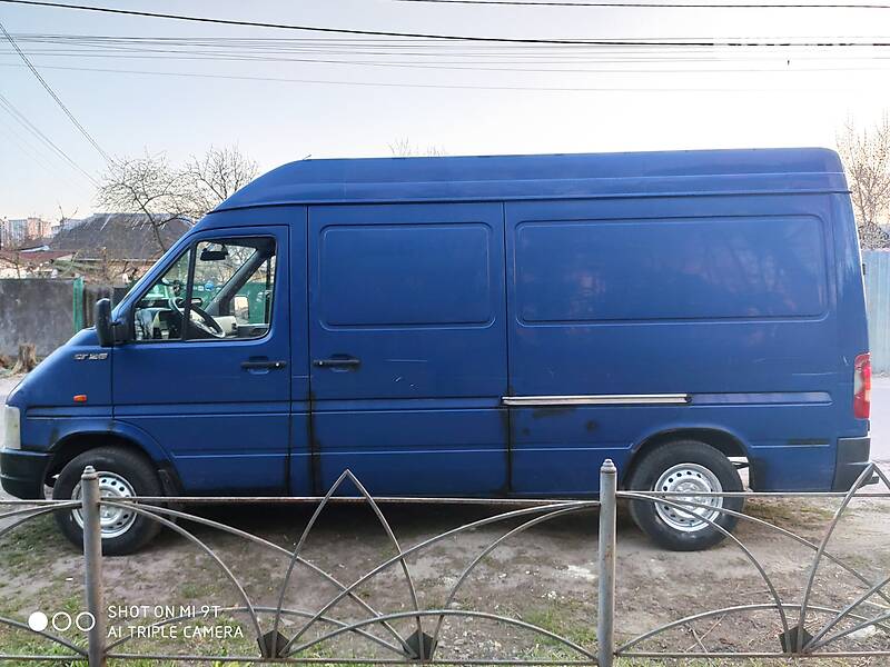 Вантажопасажирський фургон Volkswagen LT 2003 в Києві
