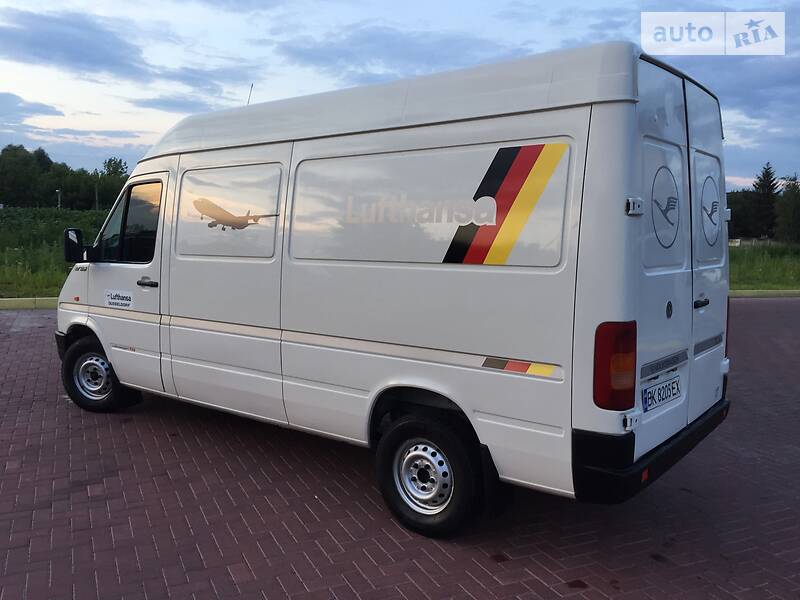 Вантажопасажирський фургон Volkswagen LT 2004 в Рівному