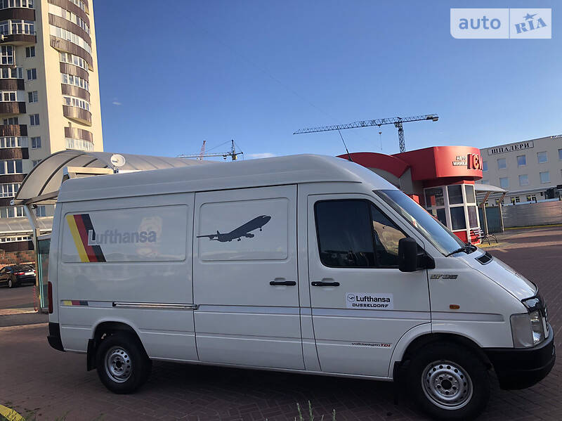 Вантажопасажирський фургон Volkswagen LT 2004 в Рівному
