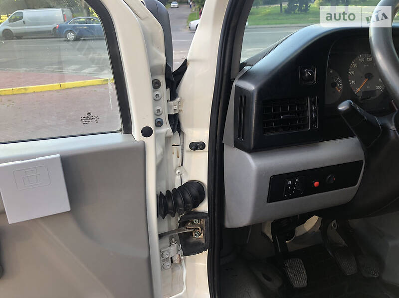Вантажопасажирський фургон Volkswagen LT 2004 в Рівному