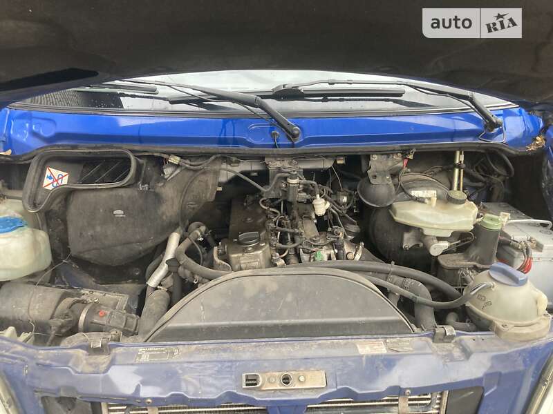Грузовой фургон Volkswagen LT 2003 в Львове