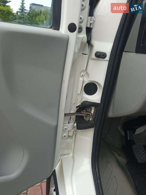 Вантажний фургон Volkswagen LT 2006 в Луцьку