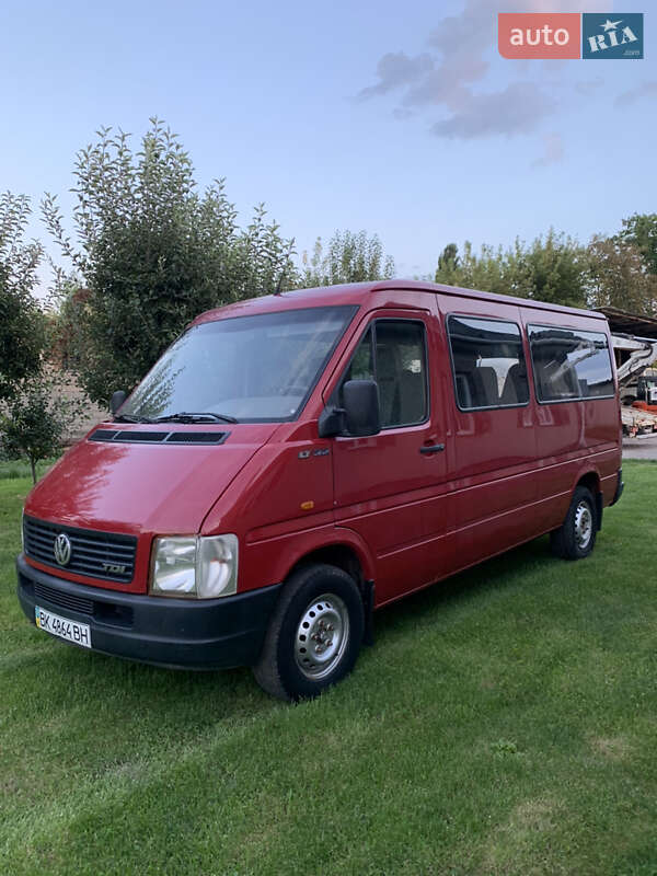 Вантажопасажирський фургон Volkswagen LT 2002 в Дубні