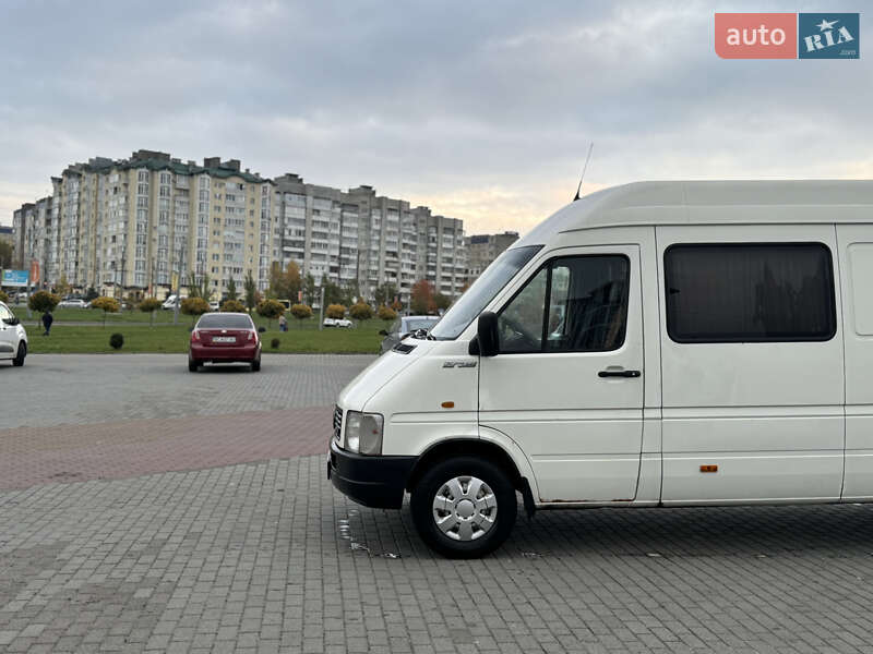 Грузопассажирский фургон Volkswagen LT 2004 в Львове
