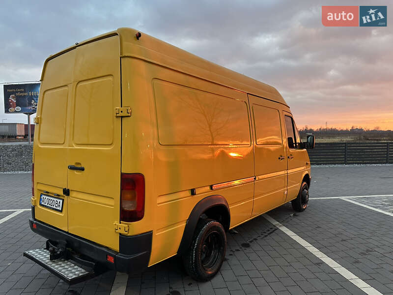 Вантажний фургон Volkswagen LT 2006 в Мукачевому