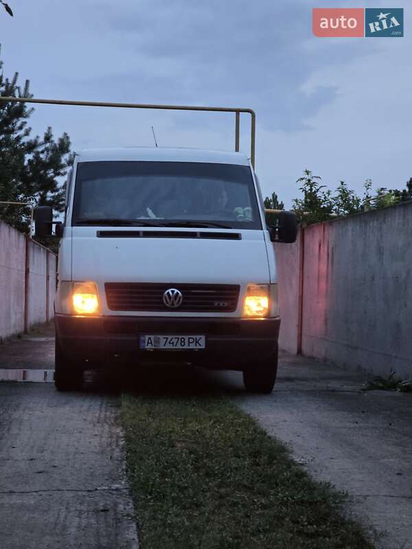 Вантажопасажирський фургон Volkswagen LT 2006 в Дніпрі