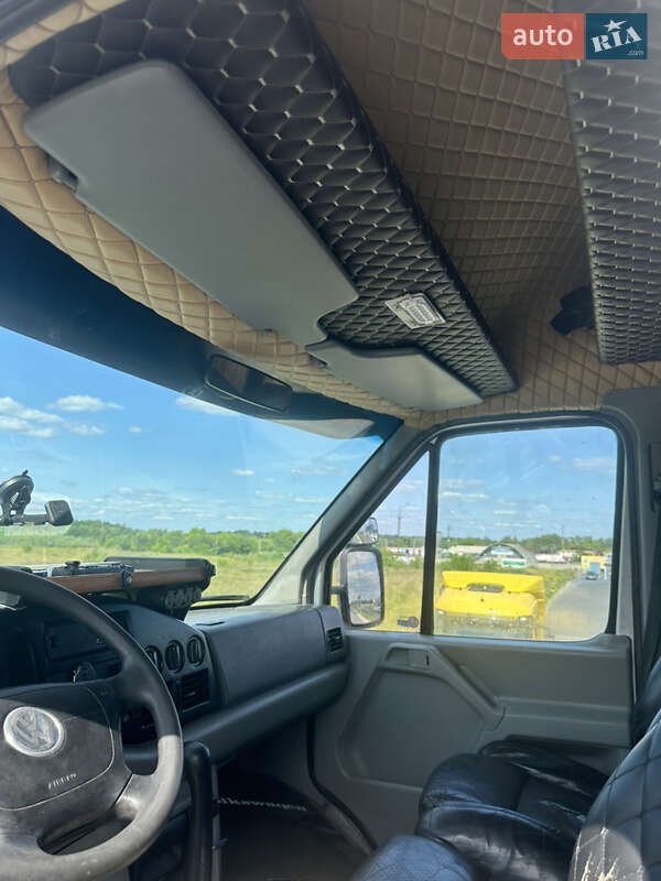 Вантажопасажирський фургон Volkswagen LT 2006 в Львові