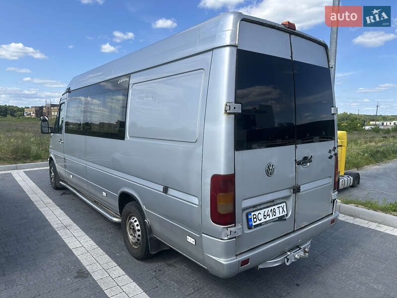 Вантажопасажирський фургон Volkswagen LT 2006 в Львові