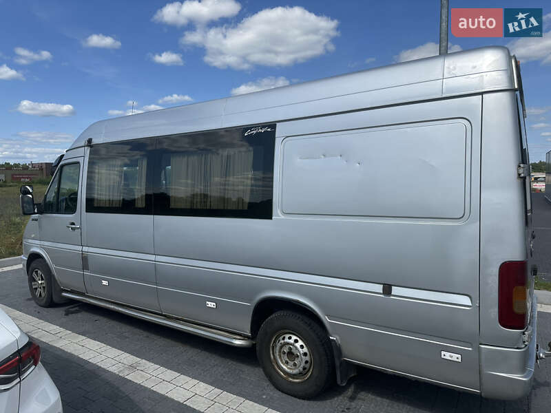 Вантажопасажирський фургон Volkswagen LT 2006 в Львові