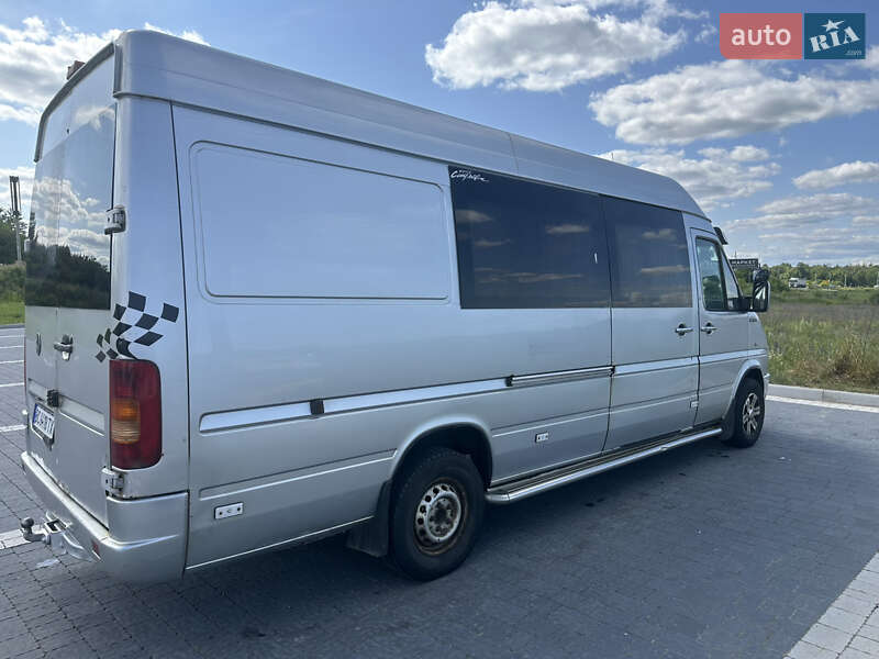 Вантажопасажирський фургон Volkswagen LT 2006 в Львові