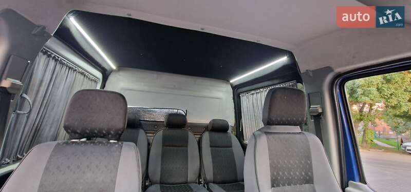 Грузопассажирский фургон Volkswagen LT 2003 в Львове