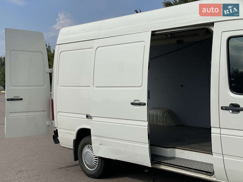 Вантажний фургон Volkswagen LT 2006 в Конотопі