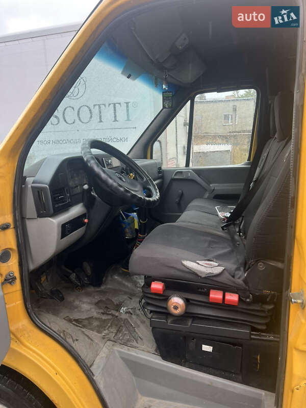 Вантажопасажирський фургон Volkswagen LT 2001 в Львові