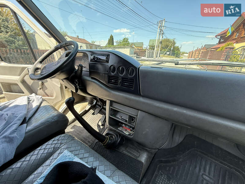 Вантажний фургон Volkswagen LT 2003 в Львові