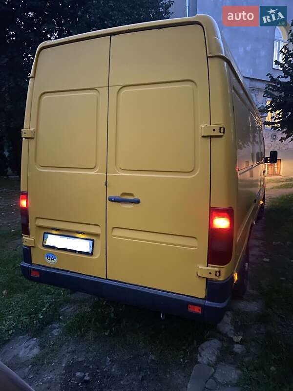 Грузовой фургон Volkswagen LT 2002 в Черновцах