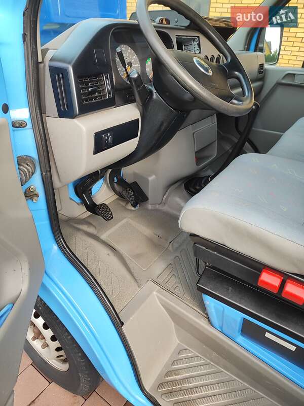 Вантажний фургон Volkswagen LT 2006 в Луцьку