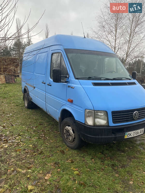 Грузовой фургон Volkswagen LT 2001 в Вараше