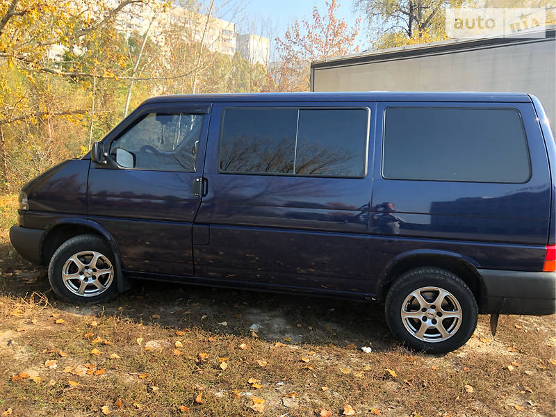 Вантажопасажирський фургон Volkswagen Multivan 2000 в Харкові