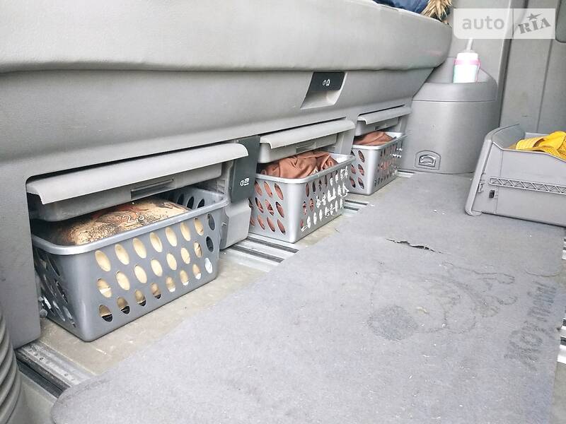 Вантажопасажирський фургон Volkswagen Multivan 2006 в Харкові