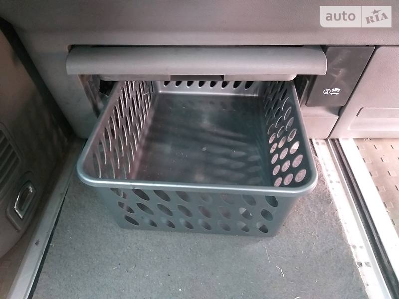 Вантажопасажирський фургон Volkswagen Multivan 2006 в Харкові