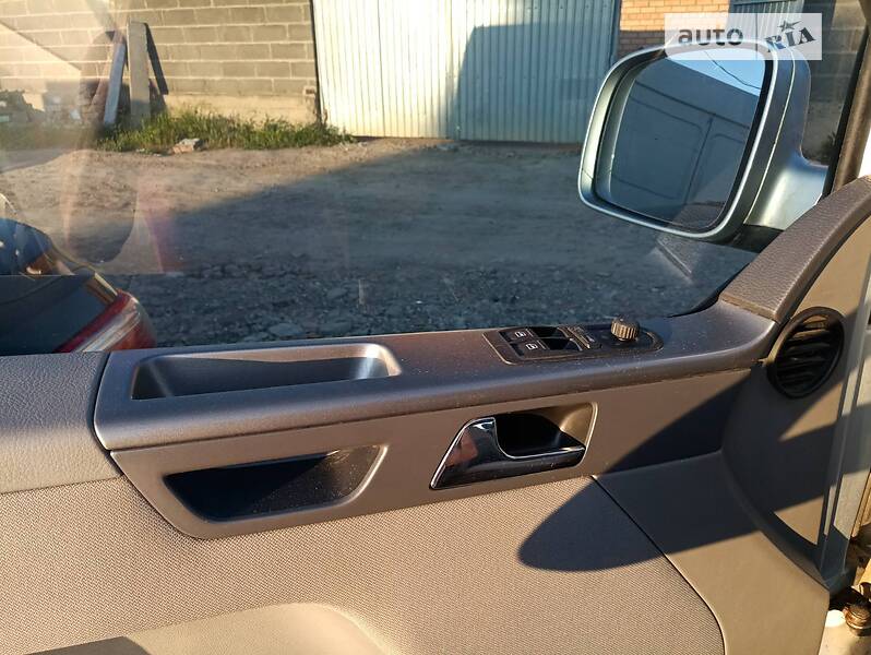 Мінівен Volkswagen Multivan 2004 в Одесі