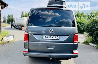 Минивэн Volkswagen Multivan 2017 в Киеве