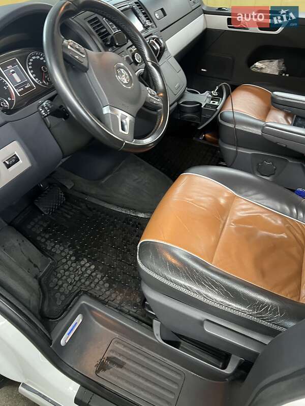 Минивэн Volkswagen Multivan 2013 в Киеве