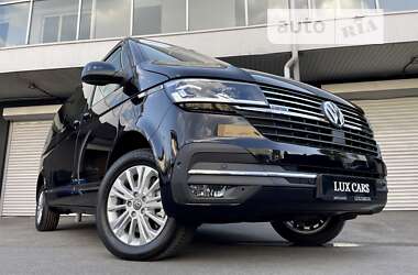 Минивэн Volkswagen Multivan 2023 в 
