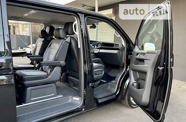 Минивэн Volkswagen Multivan 2023 в 