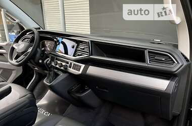 Минивэн Volkswagen Multivan 2023 в 