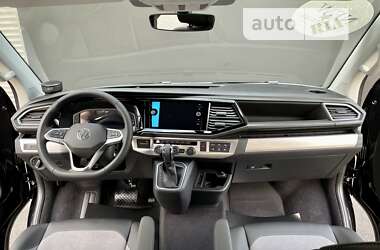 Минивэн Volkswagen Multivan 2023 в 