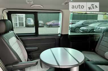 Минивэн Volkswagen Multivan 2023 в 