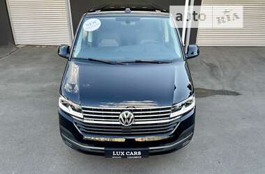 Минивэн Volkswagen Multivan 2023 в 