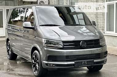 Мінівен Volkswagen Multivan 2017 в 