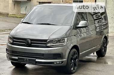 Мінівен Volkswagen Multivan 2017 в 