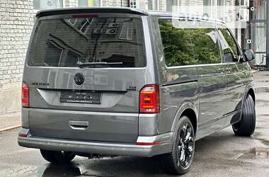 Мінівен Volkswagen Multivan 2017 в 