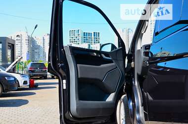 Минивэн Volkswagen Multivan 2017 в 