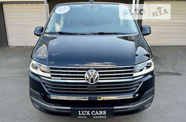Минивэн Volkswagen Multivan 2023 в 