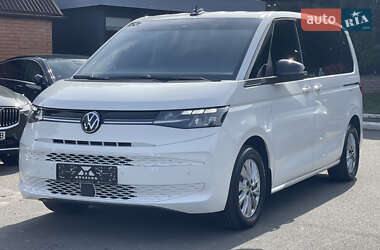 Минивэн Volkswagen Multivan 2023 в 