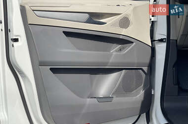 Минивэн Volkswagen Multivan 2023 в 