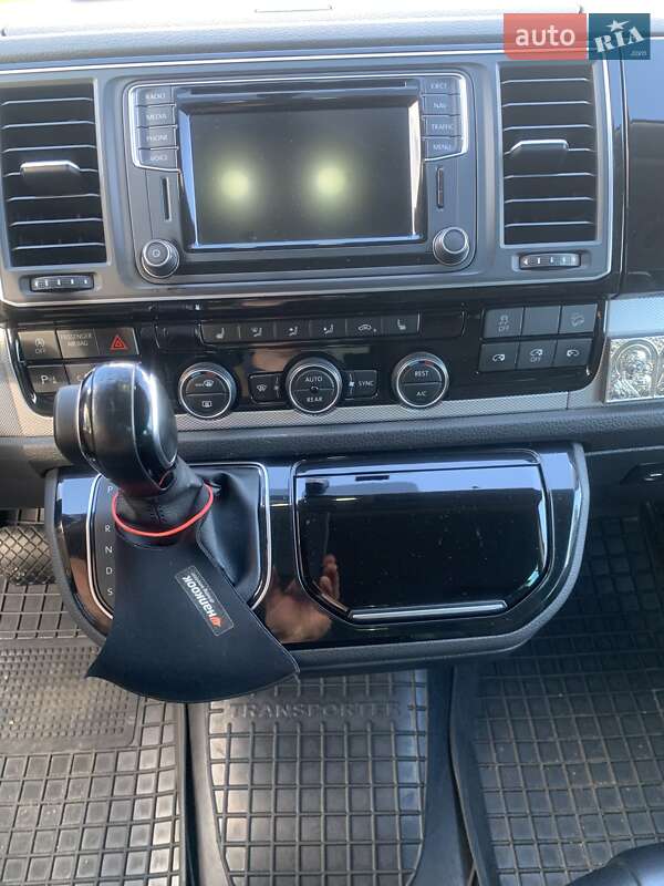 Минивэн Volkswagen Multivan 2017 в Киеве