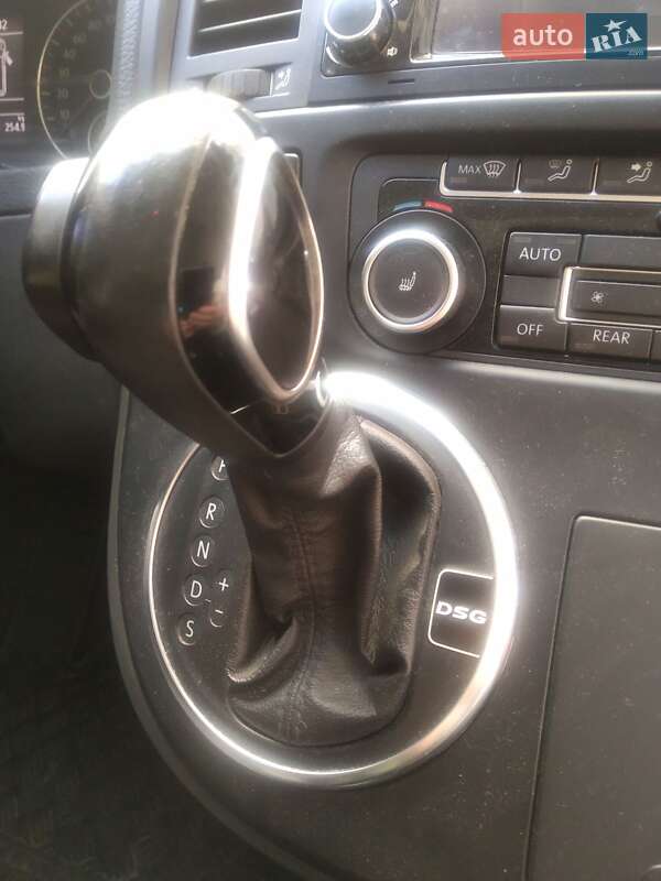 Минивэн Volkswagen Multivan 2010 в Коростышеве