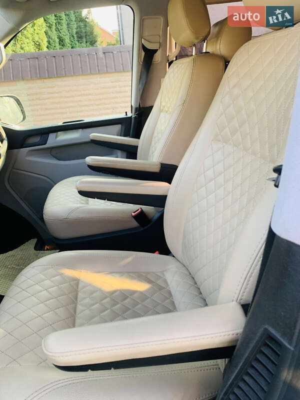 Минивэн Volkswagen Multivan 2016 в Киеве