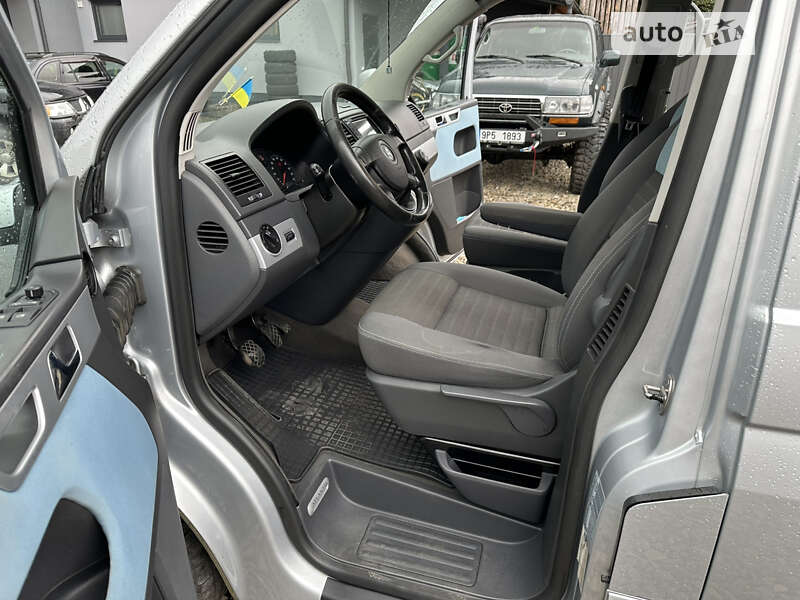 Минивэн Volkswagen Multivan 2008 в Тячеве