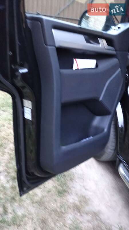 Минивэн Volkswagen Multivan 2017 в Киеве фото 16 Минивэн Volkswagen Multivan 2017 в Киеве