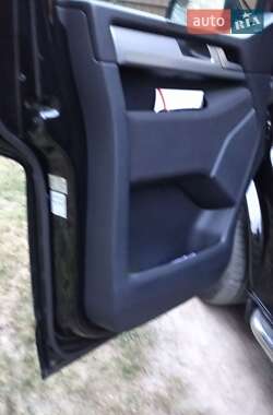 Минивэн Volkswagen Multivan 2017 в 